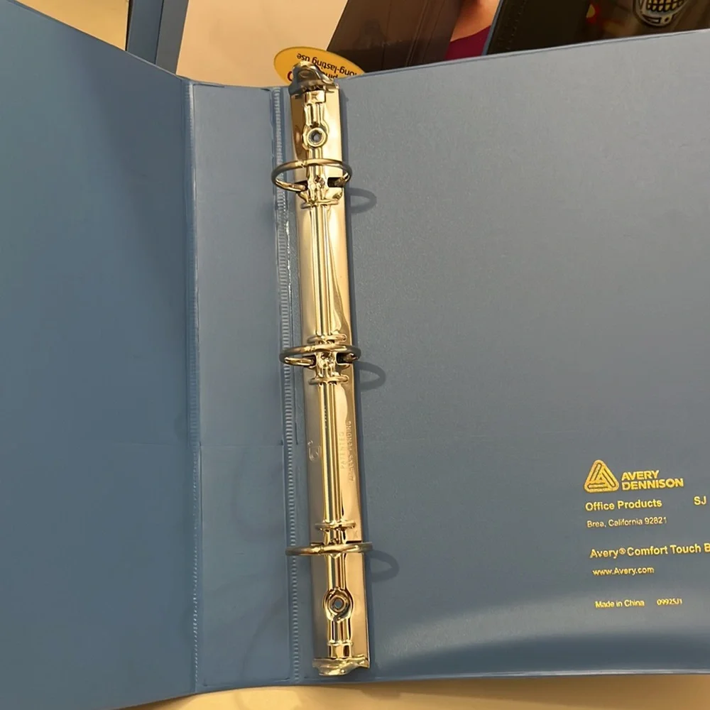 3️⃣ Comfort Touch Avery Binders 5.5” x 8.5” 2️⃣ REEMS of paper 🔟 Divider Tabs